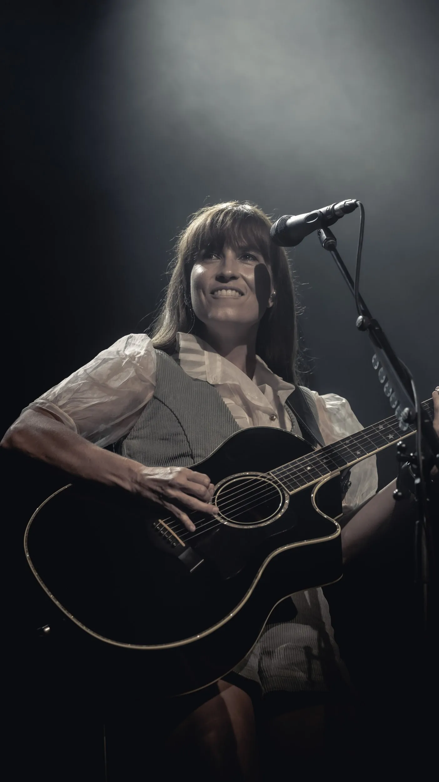 Acoustic set at Bluesfest Byron Bay, 2022, photographed by Kris Cook